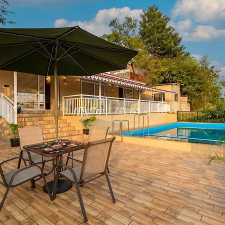 Stayvista'S Harvest Haven - Pool-View Villa With Deck & Machan Near Sula Nászik Kültér fotó